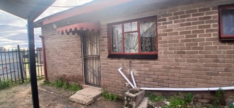 2 Bedroom Property for Sale in Botshabelo Free State